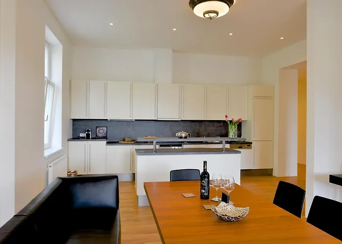 Kolonada Luxury 3 Bedroom Manes Appartement *