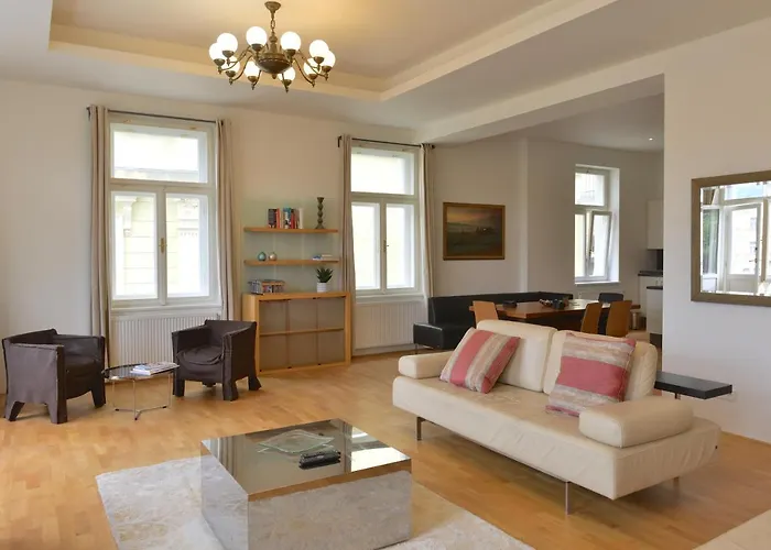 Kolonada Luxury 3 Bedroom Manes Appartement *