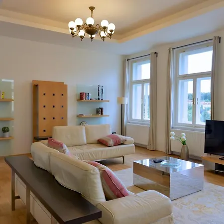 Kolonada Luxury 3 Bedroom Manes شقة *