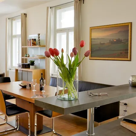 Kolonada Luxury 3 Bedroom Manes شقة *