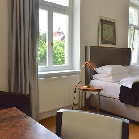 Kolonada Luxury 3 Bedroom Manes شقة *