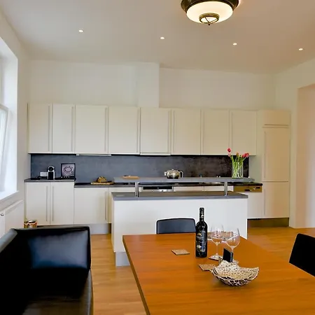 Kolonada Luxury 3 Bedroom Manes شقة *